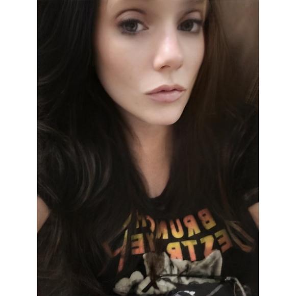 Meet your Posher, Sarah!! - Picture 5 of 7